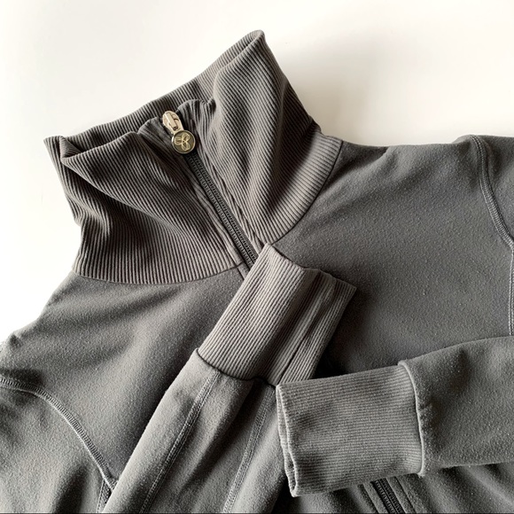 🖤2/$15 Aritzia TNA Zip-Up - Picture 1 of 6